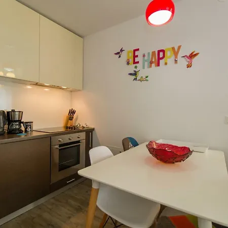 Family In Silver Mountain Apartment *