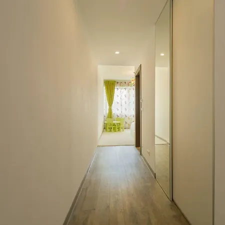 Family In Silver Mountain Apartment